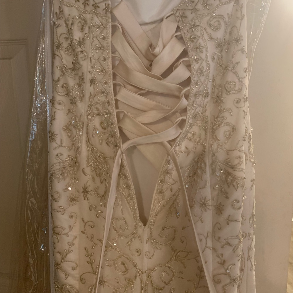 NWT.  Ivory/Gold mermaid/ corset wedding dress.Size 4. - Picture 2 of 9